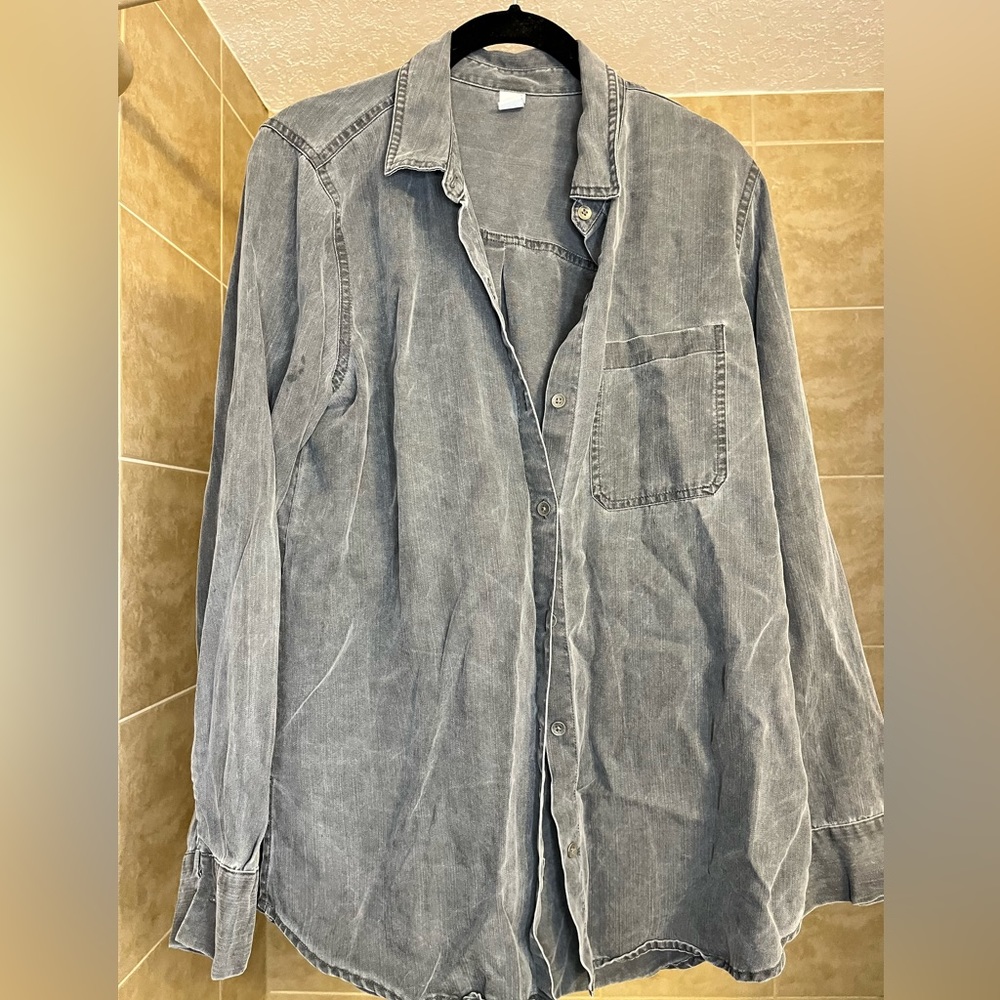 Old Navy Gray Button Up